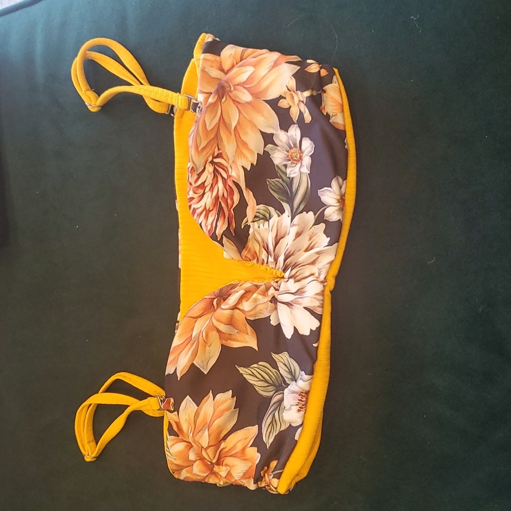 NWOT reversible Maaji bikini top